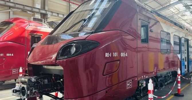 FOTO Încă un tren electric Alstom Coradia Stream a ajuns în depoul Grivița din București