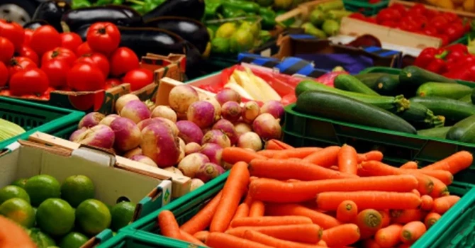 Românii consumă cele mai puține fructe și legume dintre cetățenii UE