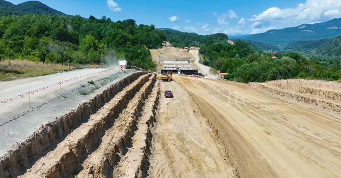 VIDEO Autostrada A1 Sibiu – Pitești: Ce lucrări efectuează WeBuild pe cea mai lungă secțiune montană