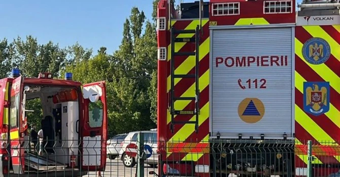 Incendiu puternic la mai multe case din Sectorul 5. Pompierii bucuresteni au intervenit cu nouă autospeciale. Locatarii au fost evacuați