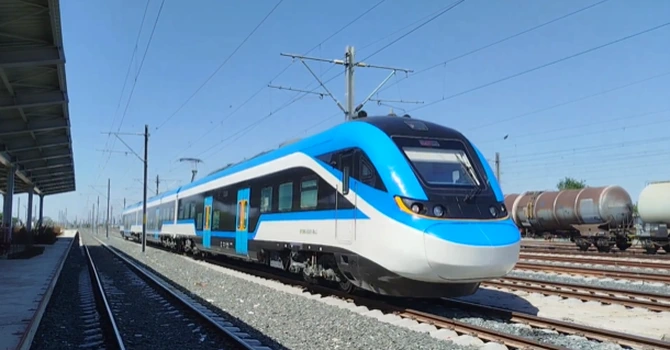 Primul tren chinezesc din România ar putea circula din vară pe ruta București – Brașov – Club Feroviar