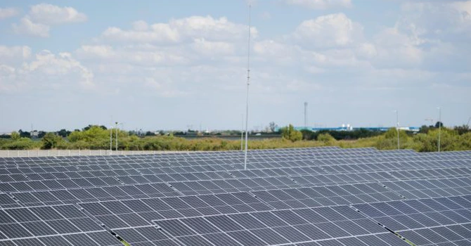 Apel disperat al primarului din Reșița, către ministrul Energiei: “Dați banii oamenilor!” Parcul fotovoltaic al orașului, care urma să primească bani de la Minister este 90% gata, dar statul tot nu plătește constructorul român