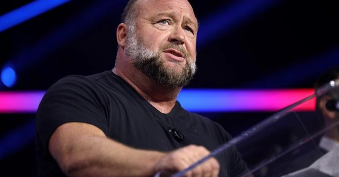 Conspiraționistul american Alex Jones a pierdut la Curtea Supremă a SUA recursul intentat împotriva obligațiilor de plată de 1,5  miliarde de dolari către rudele victimelor masacrului de la școala Sandy Hook