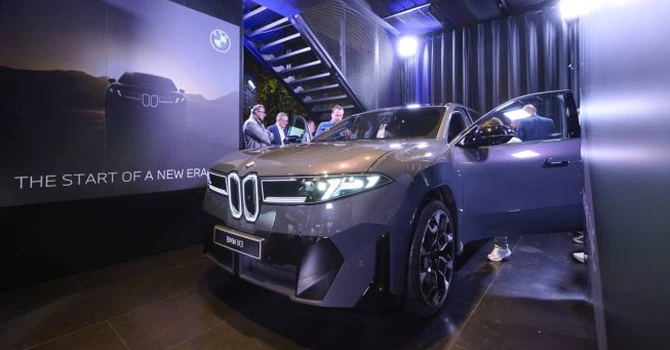 BMW a  prezentat în avanpremieră la Bucureşti noul iX3, un SUV electric din generația Neue Klasse
