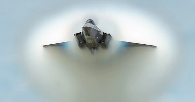 Un avion de F-35 american a aterizat de urgenţă după un presupus tir iranian (presă)