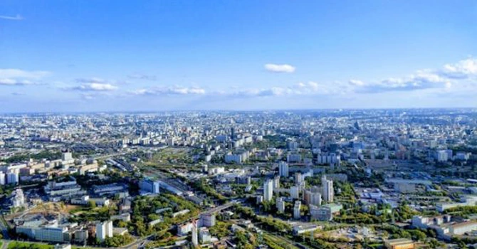 Rusia – Proprietarii de maşini electrice evită cozile lungi la benzinării