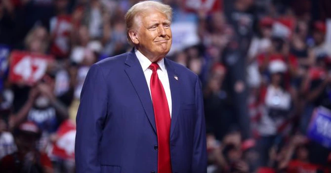 Trump îi îndeamnă pe iranieni să nu cedeze, să continue protestele și să ia controlul instituțiilor. Președintele american spune că ajutorul este pe drum