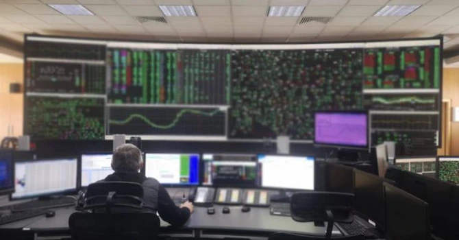 Consumul de energie electrică a coborît aproape de minimul istoric în Duminica Paștilor. Doar centrala nucleară mai funcționează la capacitate, România exportă masiv energie