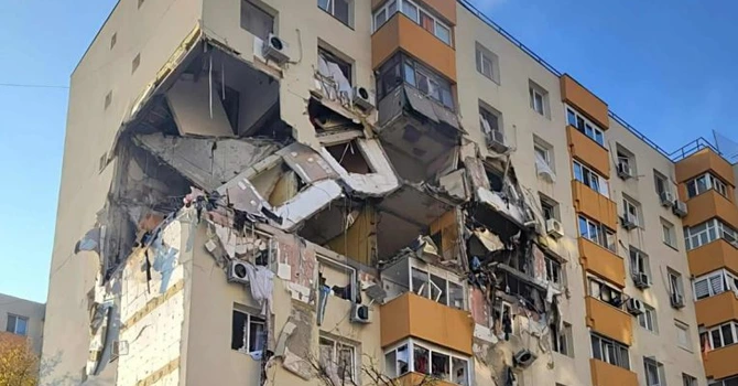 Ciucu a semnat contractul de punere în siguranță a blocului din Rahova unde s-a produs o puternică explozie anul trecut