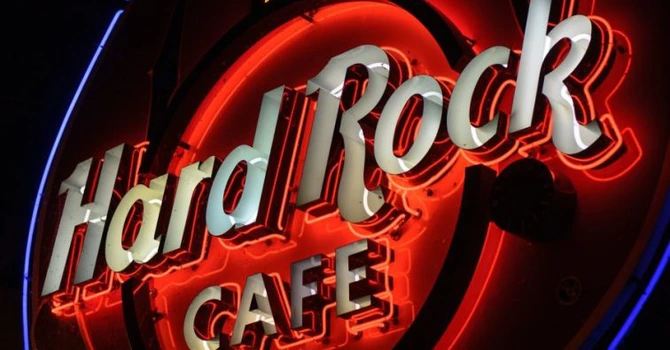 Sphera Franchise semnează pentru deschiderea a cinci restaurante Hard Rock Café în România și Republica Moldova