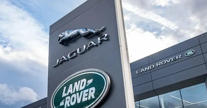 Jaguar Land Rover, cel mai mare producător britanic de mașini, va da afară mii de oameni