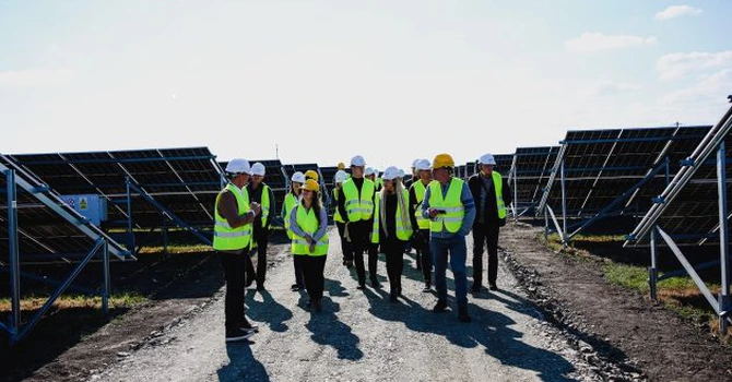 Cel mai mare proprietar de mall-uri din România, NEPI Rockcastle, inaugurează primul său parc fotovoltaic