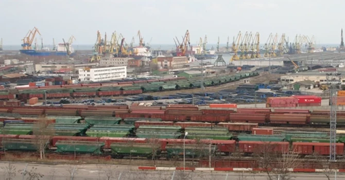 Mărfurile încărcate, descărcate în porturile în care sunt operate nave maritime au totalizat 54,5 milioane tone, în 2025