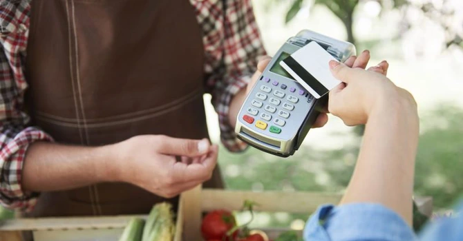 Valoarea nominală maximă a tichetului de masă a ajuns la 45 de lei şi se poate acorda începând cu veniturile aferente lunii noiembrie – Legea 201 din 2025 oficializată