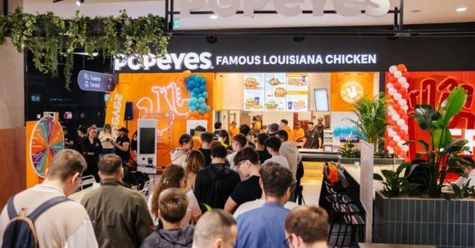 Popeyes inaugurează luna viitoare două magazine în România. Un nou oraș bifat pe harta deschiderilor