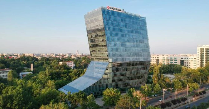 UniCredit şi-a îmbunătăţit estimările de profit după un rezultat record în 2025