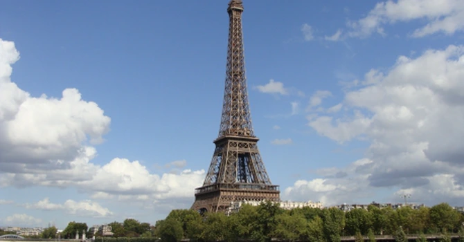 Extrema dreaptă câştigă tot mai mult teren în Franţa – sondaj