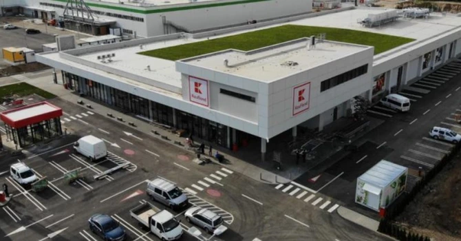 Anunț de la Kaufland pentru toți clienții care doresc să își lase mașinile 24/7 în parcările sale