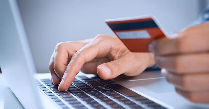 Cum se poartă bătălia magazinelor alimentare online. Freshful by eMAG vs Sezamo