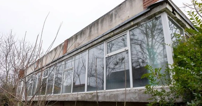 Primări Galați a scos la licitație contractul pentru transformarea unei clădiri dărăpănate într-o cantină pentru bătrâni