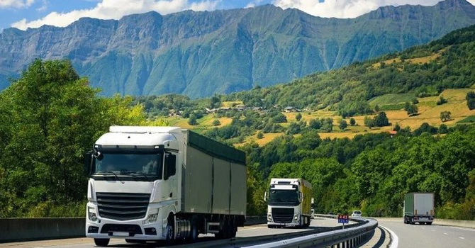 Restricţii de circulaţie pe DN7 pentru vehiculele peste 7,5 t în perioada Anului Nou