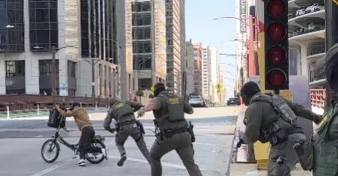 SUA reduc valabilitatea permiselor de muncă pentru sute de mii de imigranți de la cinci ani la 18 luni