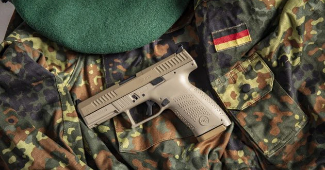 Producătorul ceh de armament CZ va furniza pistoale armatei germane (VIDEO)