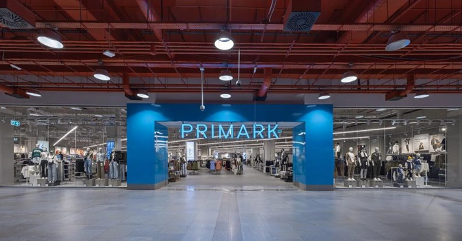 Primark își dublează prezența în România în 2026. Ce orașe sunt pe lista deschiderilor de noi magazine