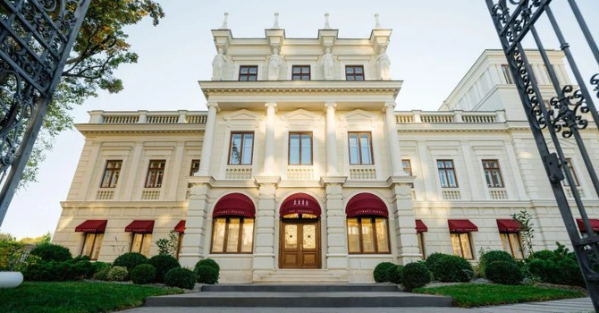 Gucci revine în România, cu un magazin la București