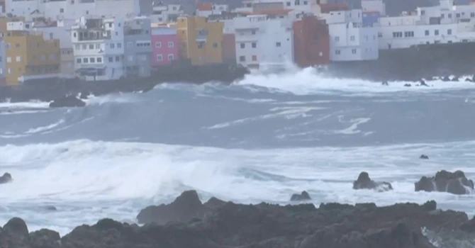 Bilanțul victimelor valului uriaș din Tenerife a ajuns la patru morți. printre ei sunt și doi români