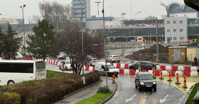 Schimbări pentru accesul mașinilor la aeroport. Care sunt noile fluxuri auto – FOTO