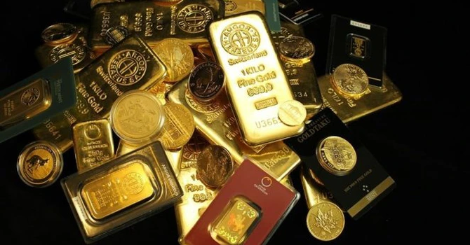 Ce se întâmplă cu aurul de a trecut de 4.400 de dolari și de ce argintul explodează simultan?