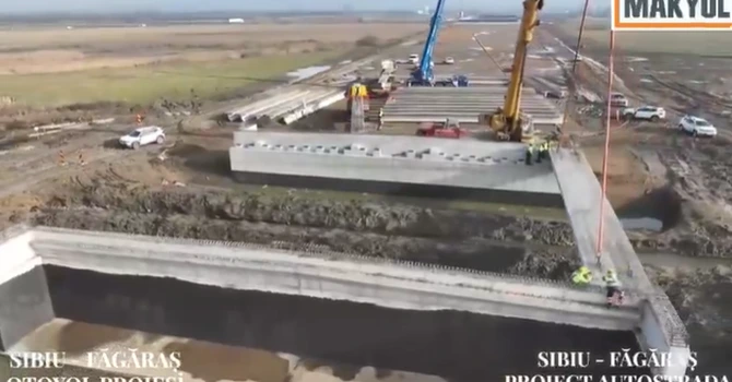 VIDEO Autostrada A13 Sibiu – Făgăraș: Turcii de la Makyol au montant prima grindă pe tronsonul 2