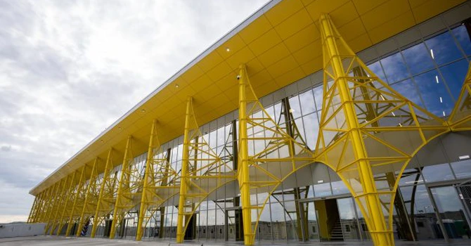 Aeroportul din Cluj-Napoca își face parc fotovoltaic cu 55 de milioane de lei