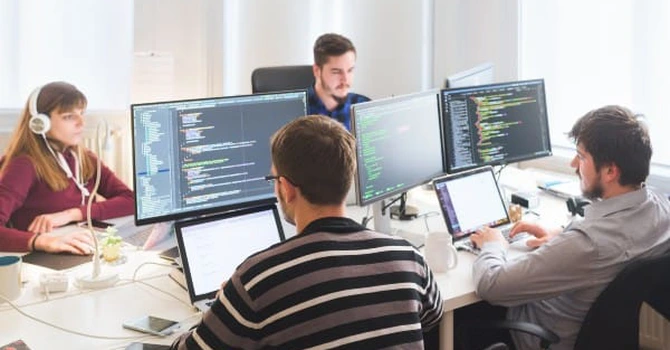 Harta salariilor din IT-ul românesc: cu cât au crescut și cine câștigă cel mai bine în funcție de domeniu