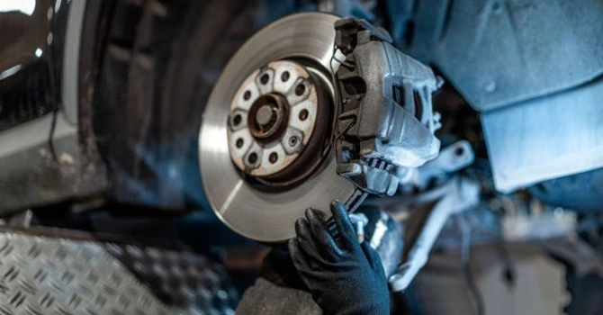 Întreținerea sistemului de frânare la VW Golf: recomandări pentru șoferi