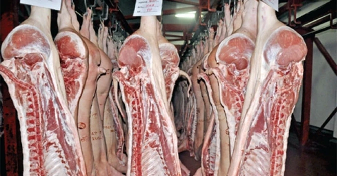 Abatoarele din România au în magazinele de retail o piaţă în creştere pentru vânzarea cărnii de porc românesc – Ministrul Agriculturii