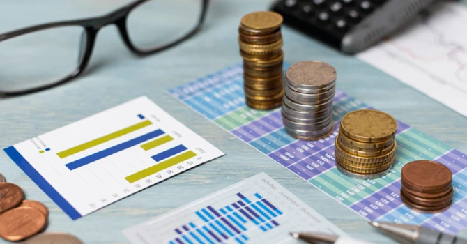 Semne de criză? Băncile încep să închidă robinetul creditelor, dar dau dobânzi mai mici celor care se califică