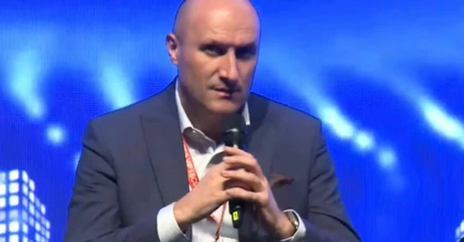 Fostul şef ELCEN şi directorul comercial au fost trimişi în judecată pentru luare de mită (DNA)