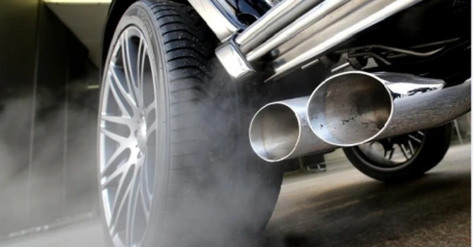 Nostalgia pentru motoarele clasice e la „modă”. Preferinţa pentru mașinile electrice scade şi tot mai mulţi cumpărători aleg automobilele pe benzină şi motorină – (studiu EY  Mobility Consumer Index)