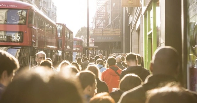 A început „era solară” în Marea Britanie. Record de ore de soare în 2025