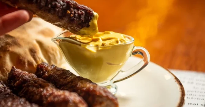 Micii detronează burgerii în topul livrărilor. Ce comandă românii în funcție de oraș – bilanț Wolt