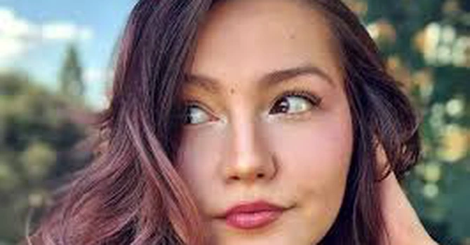 FOTO Fata Elenei Lasconi ia decizia: Intră în politică! S-a înscris în noul Partid Comunist