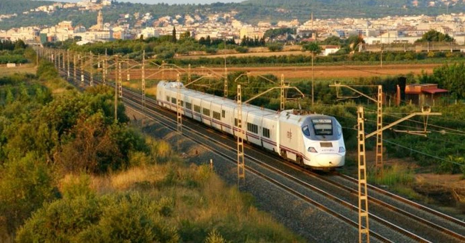 Abonament lunar de tren, cu călătorii nelimitate, la 60 de euro, în Spania