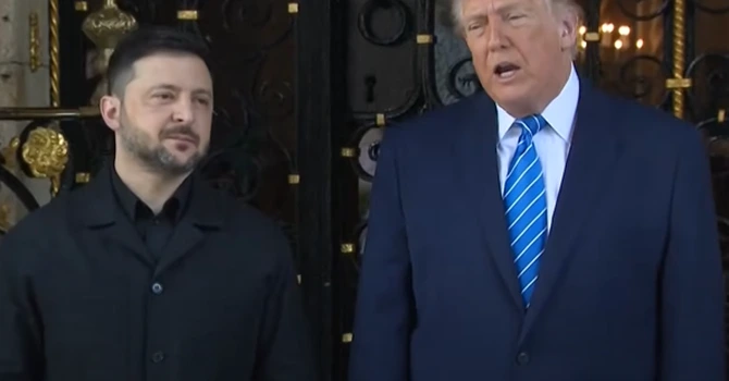 Trump l-a primit pe Zelenski la Mar-a-Lago pentru negocieri de pace. Primele declarații