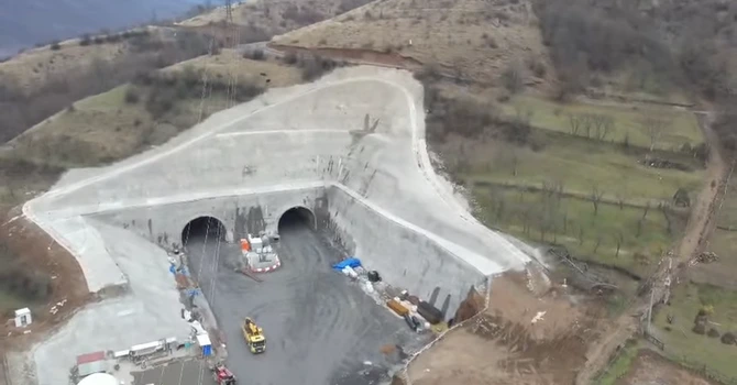 Autostrada A1 Sibiu – Pitești: Lucrări non-stop în munți, la tunelul Robești. Urmează autorizația pentru tunelul Boița 1