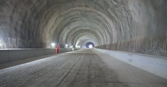 VIDEO Autostrada A1 Lugoj – Deva: Imagini noi cu primele tuneluri construite de Umbrărescu. Când vor fi gata