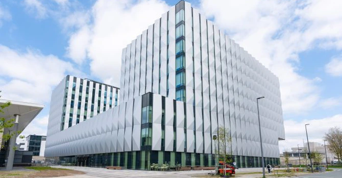 Gigantul IT olandez ASML a ajuns la o valoare de piață de 500 de miliarde de dolari, după ce TSMC, cel mai mare producător de cipuri din lume, a anunțat că-și crește cheltuielile