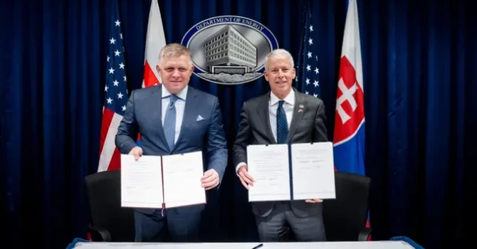 Washingtonul și Bratislava au semnat un acord în domeniul nuclear, care ar permite Slovaciei să-și reducă dependența energetică față de Rusia. Planul include contruirea unui nou reactor