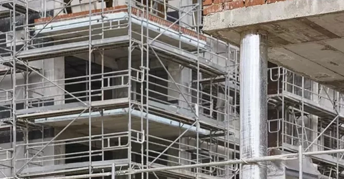 Mai puține locuințe noi în 2025, în special la oraș